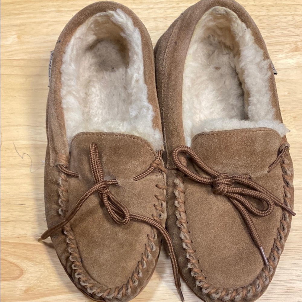 Women’s Bearpaw Brown Suede/Sheepskin Slippers/Moccasin Cozy Comfy Old Money